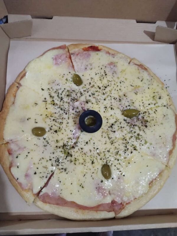 Pizza jamon y Muzza