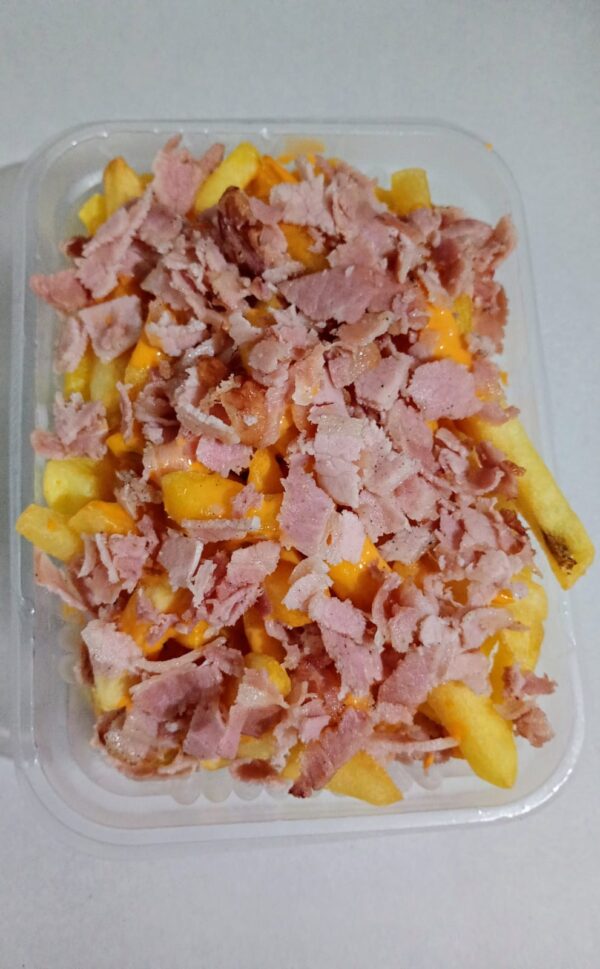 Papas medianas con cheddar y panceta
