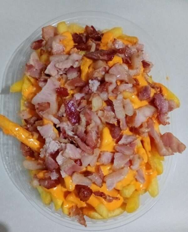 Papas grandes con cheddar y baccon